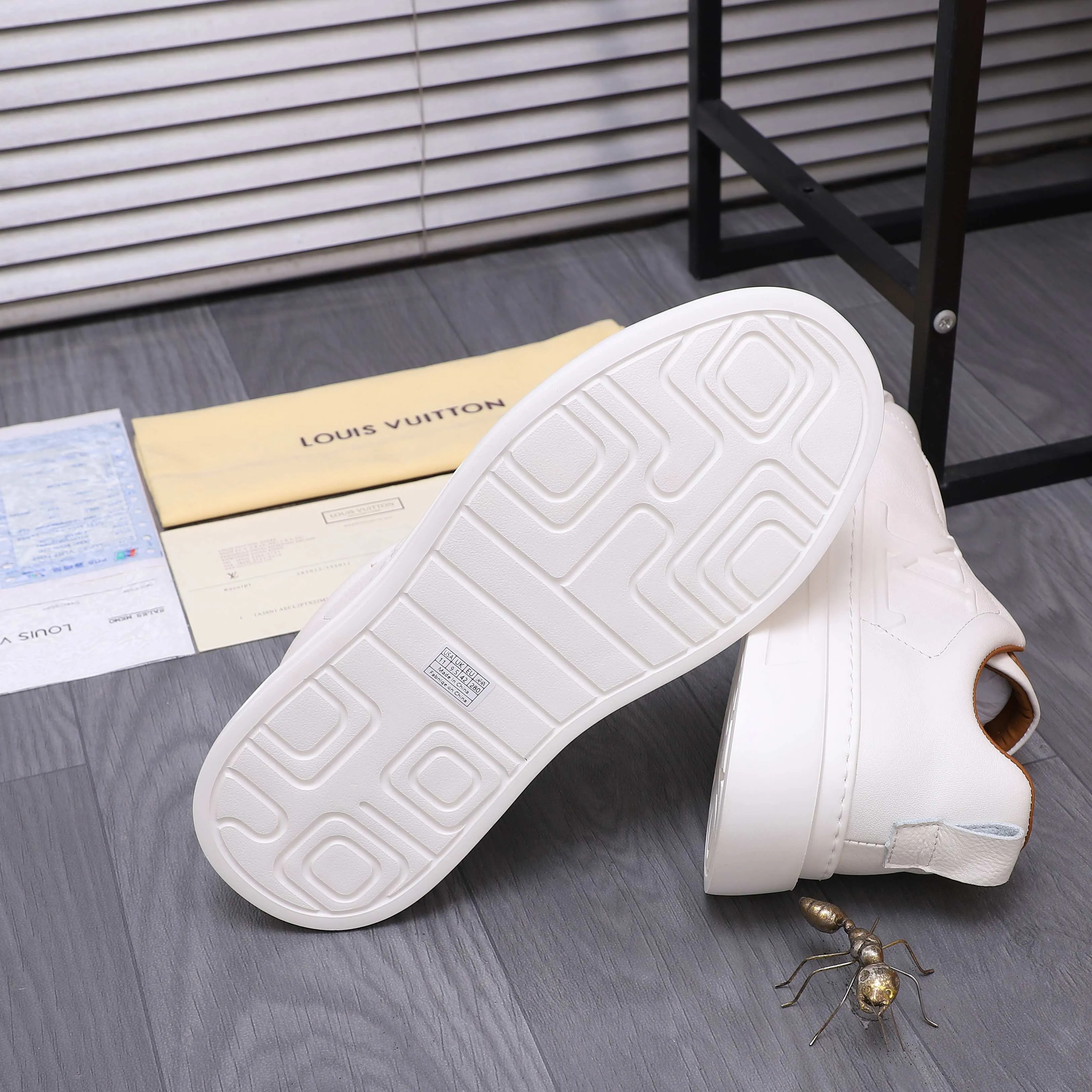 Men's shoes 💰p480 Product trademark: LV "Louis Vuitton" business casual men's shoes Regular size: 38-44 Product material: Selected high-quality pebbled cowhide upper, cowhide lining, rubber outsole